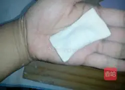 Illustration of how to make fresh meat Yuanbao wontons 10