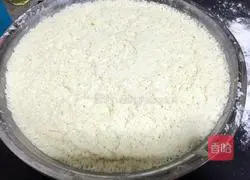 Illustration of how to cut steamed buns with a knife 1