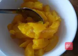 Illustration of how to make pork and cabbage buns 3