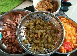 Illustration of how to make pineapple fried rice 1