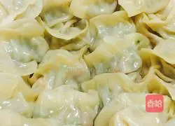 Illustration of how to make three fresh dumplings 9