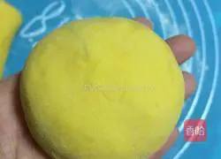 Illustration of how to make pumpkin steamed buns 8