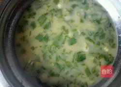 Illustration of how to make chive egg pancake 3