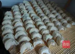 Illustration of how to make leek and egg dumplings 10