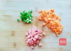 Illustration of how to make carrot, corn and egg fried rice 3