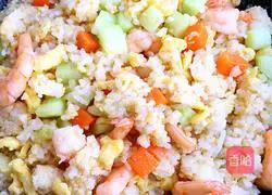 Illustration of how to make shrimp fried rice 5