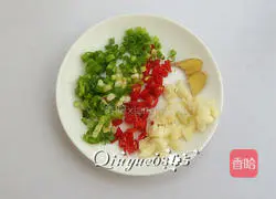 Illustration of how to make noodles with black bean sauce 2