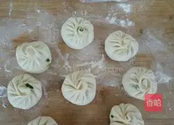 Illustration of how to make leek buns 5