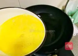 Illustration of how to make traditional egg fried rice bento 3