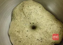 Illustration of how to make black sesame and brown sugar steamed buns 7
