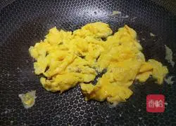 Grandma's vegetable and egg fried rice recipe illustration 5