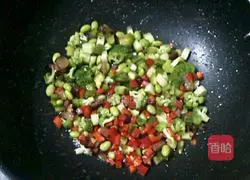 Illustration of how to make fried rice with colorful vegetables and preserved meat 10