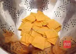 Illustration of how to make pumpkin and hedgehog steamed buns 1