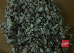 Illustration of how to make pork and mushroom dumplings 3