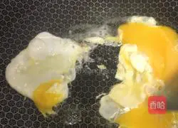 Illustration of how to make ham and egg fried rice 4