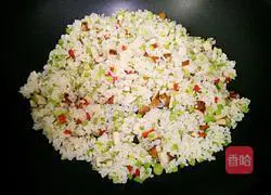 Illustration of how to make celery and fragrant dried fried rice 9