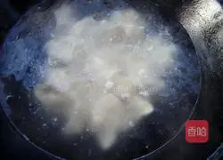 Illustration of how to make beef and onion dumplings 7