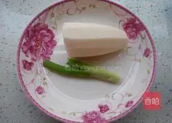 Illustration of how to make white radish and corn kernel egg pancakes 1