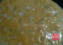 Illustration of how to roll eggs with pancakes 10