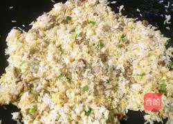 Illustration of how to make roasted duck, cabbage and fried rice 9