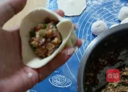 Illustration of how to make pork buns 11