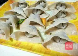 Illustration of how to make shrimp wontons 4