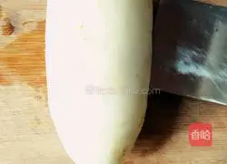 Illustration of how to make cabbage, radish and pork bun filling 1