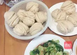 Illustration of how to make spiced flower rolls 15