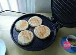 Illustration of making sausage pie 7