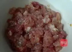 Illustration of how to make lean carrot and corn dumplings 1