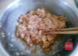 Illustration of how to make pork and fennel stuffed dumplings 4