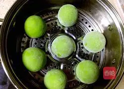 Illustration of how to make spinach steamed buns 12