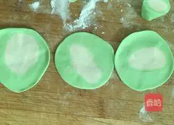 Illustration of how to make pickled cabbage dumplings 4