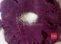 Illustration of how to make pan-fried purple potato cake 3