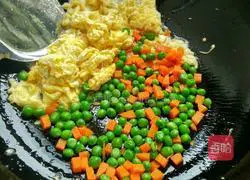 Illustration of how to make colorful egg fried rice 4