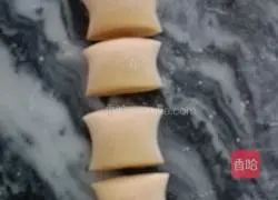 Illustration of how to make pumpkin and hedgehog steamed buns 11