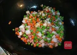 Xinwen Gourmet Scallop, Shrimp and Egg Fried Rice Recipe Illustration 9