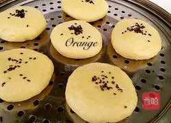 Illustration of how to make pumpkin flat steamed buns 11