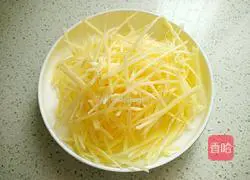 Illustration of how to make green pepper and shredded potato fried rice 4