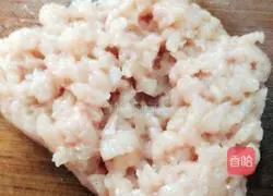 Illustration of how to make dried wild rice bean dumplings 2