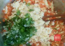 Illustration of how to make carotene stuffed dumplings 6