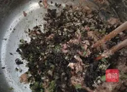 Illustration of how to make pork and green bean dumplings 7