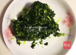 Spinach Illustration of how to make egg-filled glutinous rice balls 1