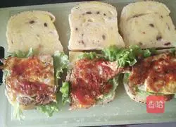 Illustration of making bacon sandwich 7