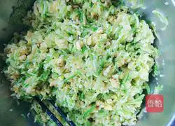 Illustration of how to make vegetarian stuffed buns 9