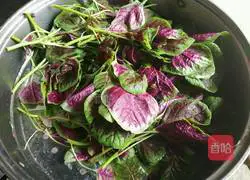 Illustration of how to make pure natural pink dumplings 1