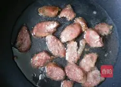 Illustration of how to make sausage and cumin fried noodles 4