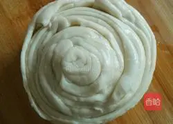 Illustration of how to make straw hat cake 8