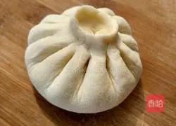 Illustration of how to make pork stuffed buns 11