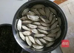 Illustration of how to make vegetarian dumplings 3